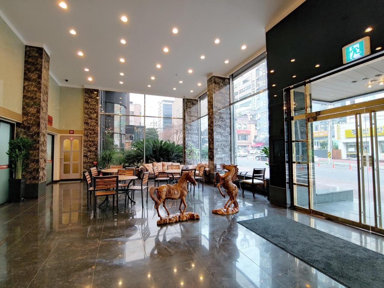 Sky Leaders Hotel Чеджудо Экстерьер фото