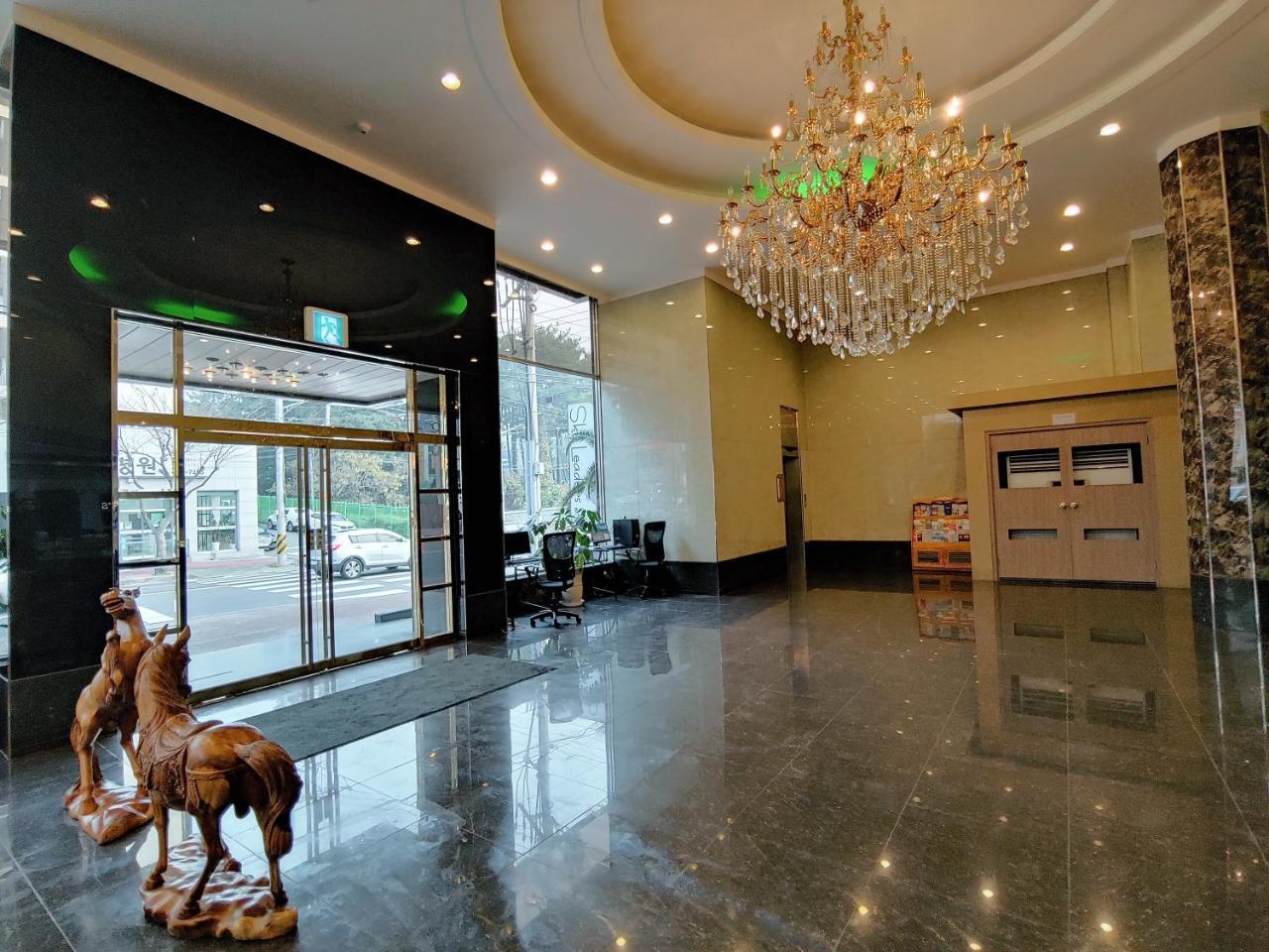 Sky Leaders Hotel Чеджудо Экстерьер фото